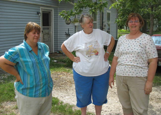 Daves Shed Fire - Ronda, Marcia and Kathy